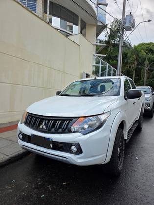 MITSUBISHI L200 TRITON 2.4 16V TURBO DIESEL GL CD 4X4 MANUAL MITSUBISHI L200 TRITON 2.4 16V TURBO DIESEL GL CD 4X4 MANUAL